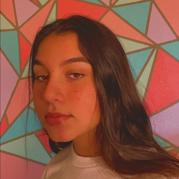 Meet your Posher, Kendall - Picture 1 of 1